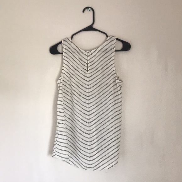 Black and white blouse. - Picture 2 of 2